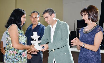 Reconoce edil labor de docentes en El Marqués