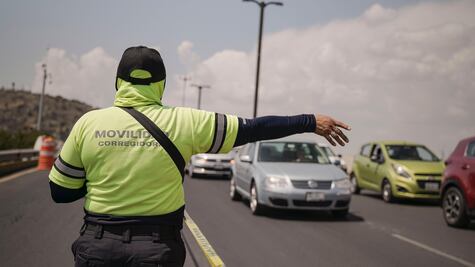 Reportan cierre total a la circulación en Puente de Tejeda​, en Corregidora