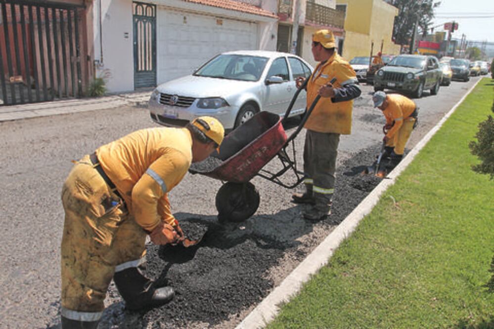 Dejarán material para trabajos de bacheo