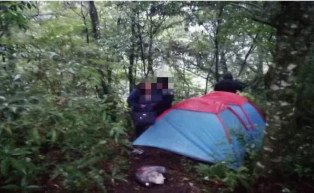 En el lugar se localizaron dos casas de campaña, en una de las cuales se encontraba la mujer que fue privada de su libertad. Foto: Especial