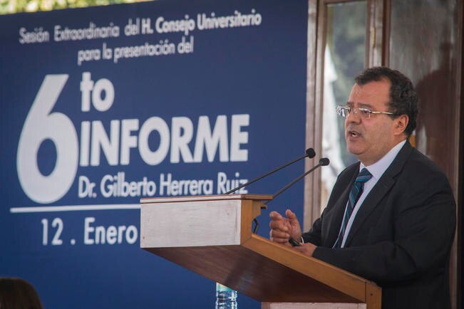 Durante la glosa de su sexto informe de gobierno, el rector indicó que no pretende contender en elecciones, pese a los rumores de Morena. Foto: DEMIAN CHÁVEZ. EL UNIVERSAL