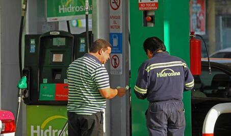 Precios de las gasolinas bajan 2 centavos, informa Hacienda