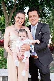 Celebran bautizo de Ferran y Lucía