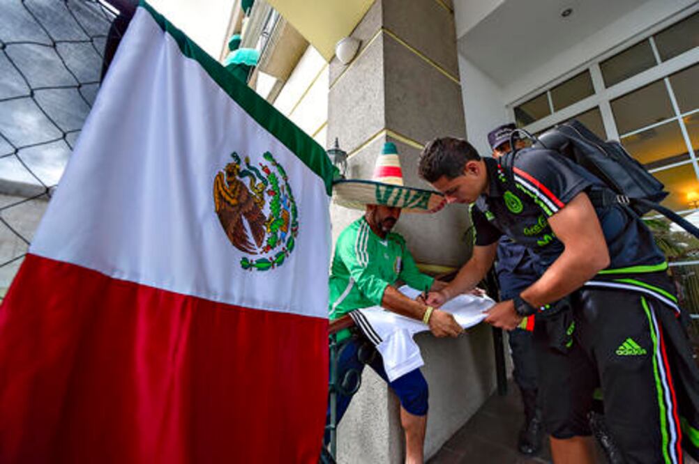 México no sufre acoso a su arribo