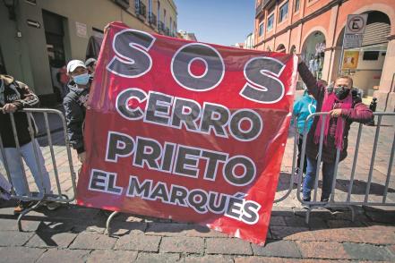 Arengas, protestas y movilizaciones aderezan el acto 