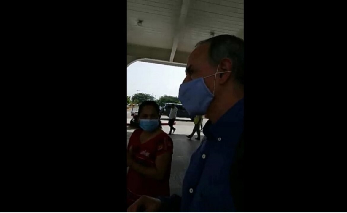 Trabajadores de Salud reciben con protestas a López-Gatell en Chiapas