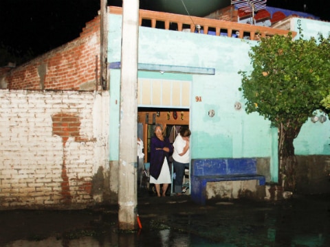 Entregan apoyos a damnificados de SJR