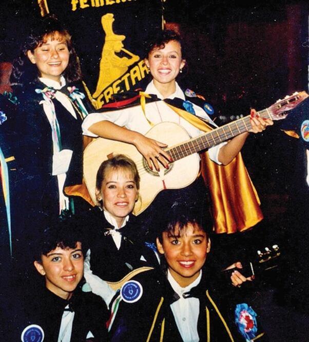 Estudiantina Femenil festeja 25 años