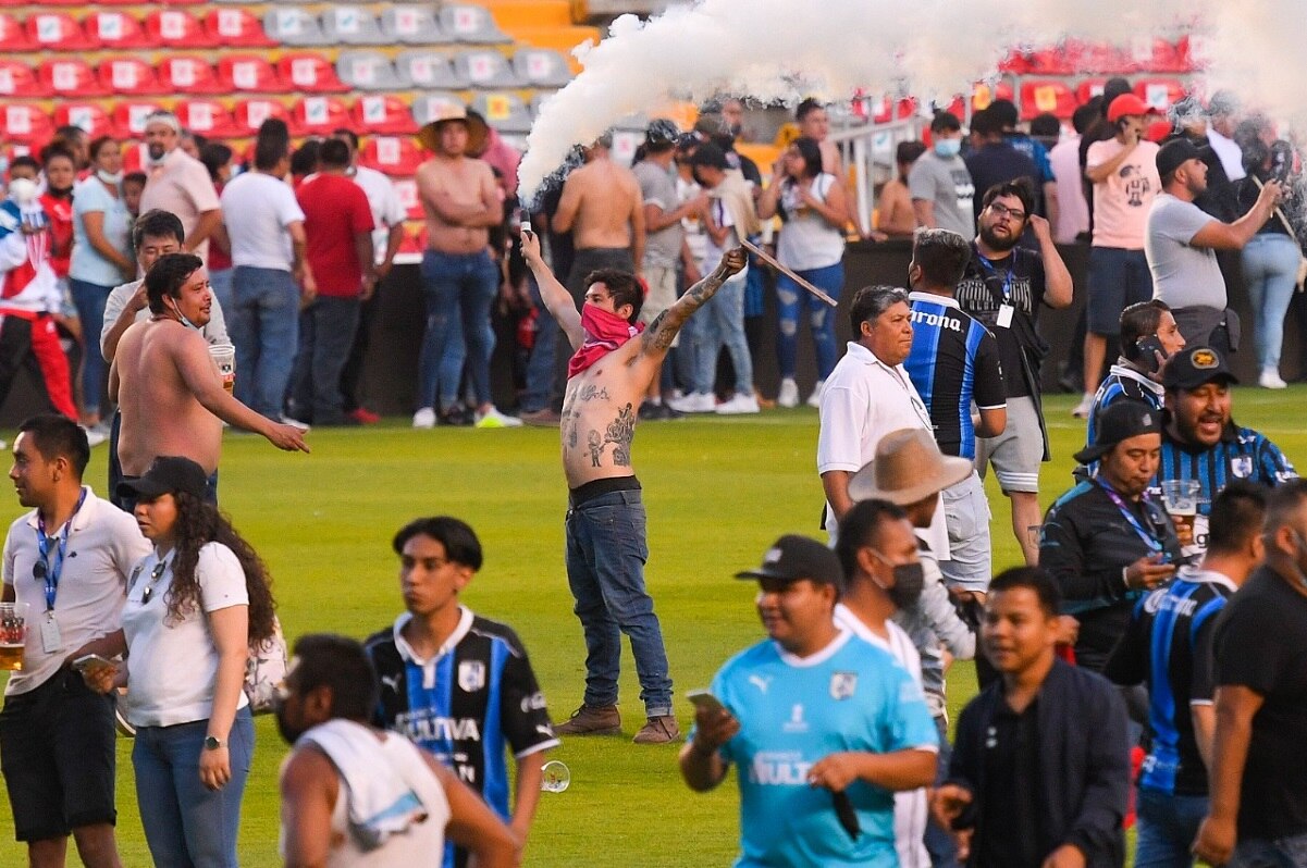 Con el hashtag "lamentable", usuarios de redes sociales condenan la violencia en el estadio Corregidora 