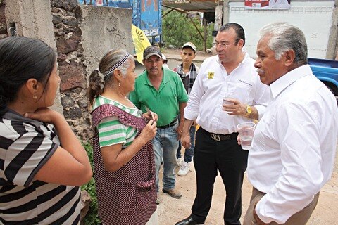 Promete Camacho creación de negocios