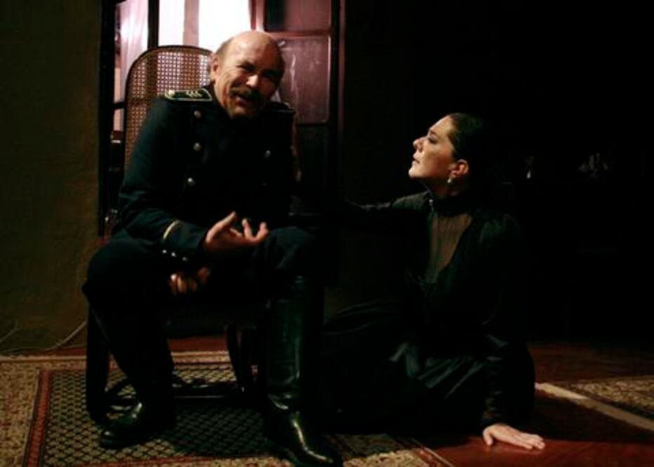 El padre cumple 150 funciones