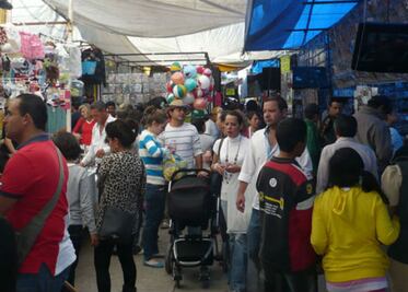 Piden reinstalar a 110 comerciantes 