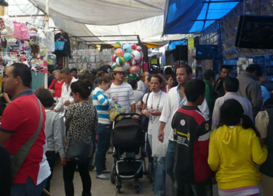 Piden reinstalar a 110 comerciantes