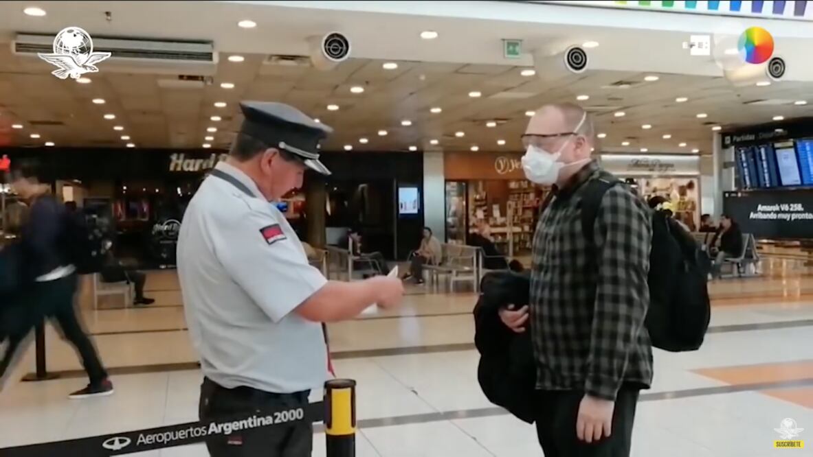 Argentina pide no hacer viajes luego de recibir vuelo de Cancún con 44 estudiantes con Covid