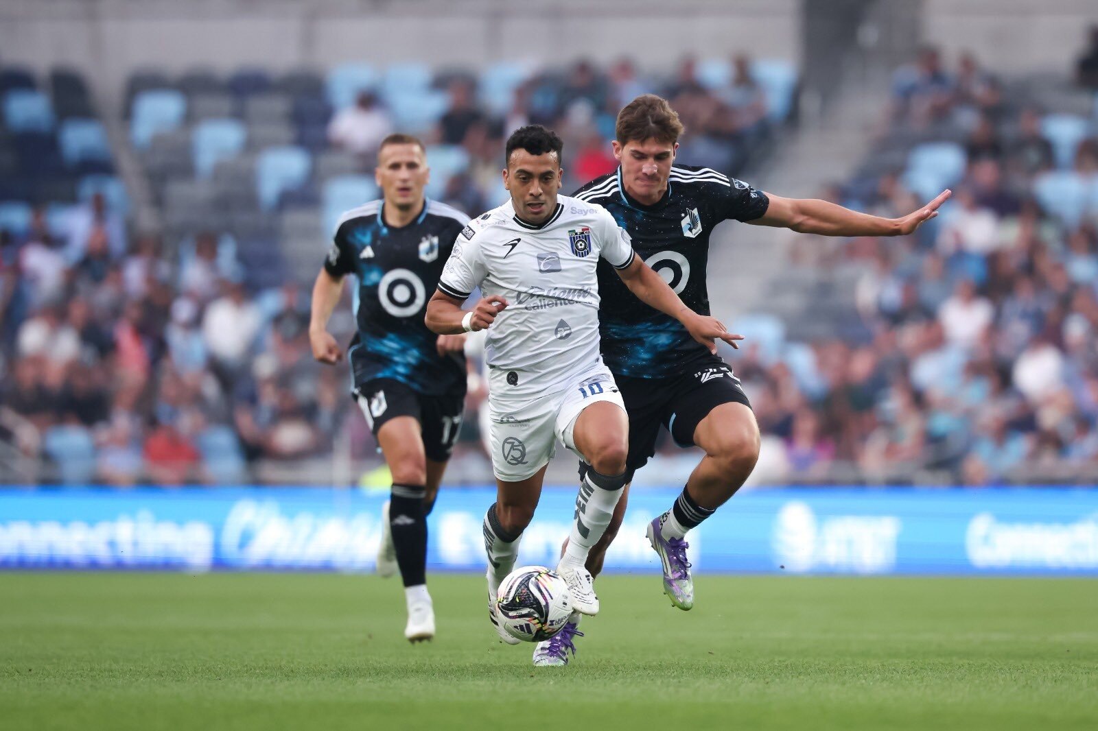 Golean a Gallos Blancos en el inicio de la Leagues Cup