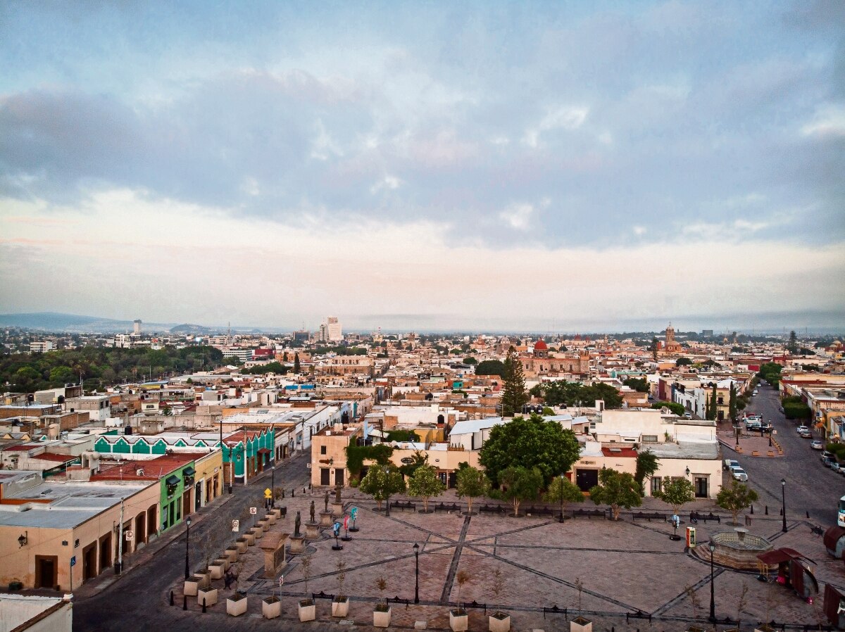 Trabajan en volver seguros los jardines y plazas del Centro Histórico