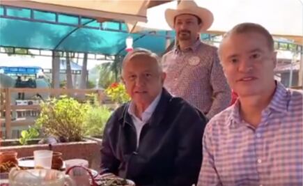 Desayuna AMLO hígado encebollado y tamales de elote en Culiacán