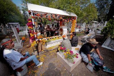 Esperan 21 mil visitas a panteones de SJR