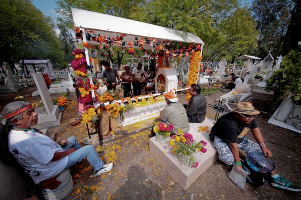 José Luis Cornejo informó que se rehabilitarán los panteones para mejorar el servicio por la temporada (ARCHIVO. EL UNIVERSAL)