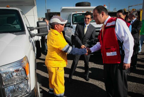 Dan nueva maquinaria a Obras Públicas