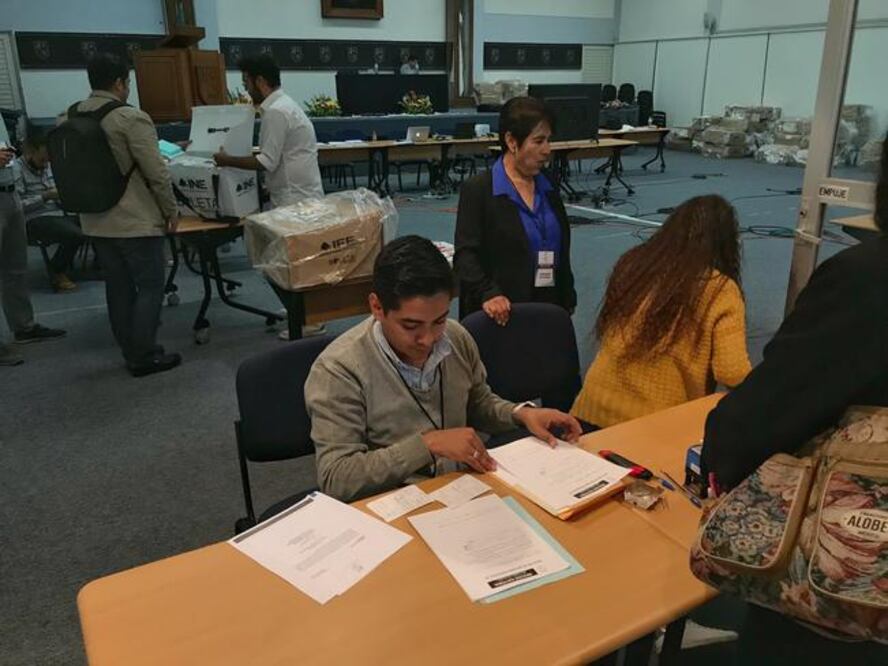 Durante el sábado se recibirán impugnaciones y el lunes, en sesión extraordinaria, oficializarán a quien ocupará la rectoría a partir de enero. (FOTOS: DEMIAN CHÁVEZ. EL UNIVERSAL)