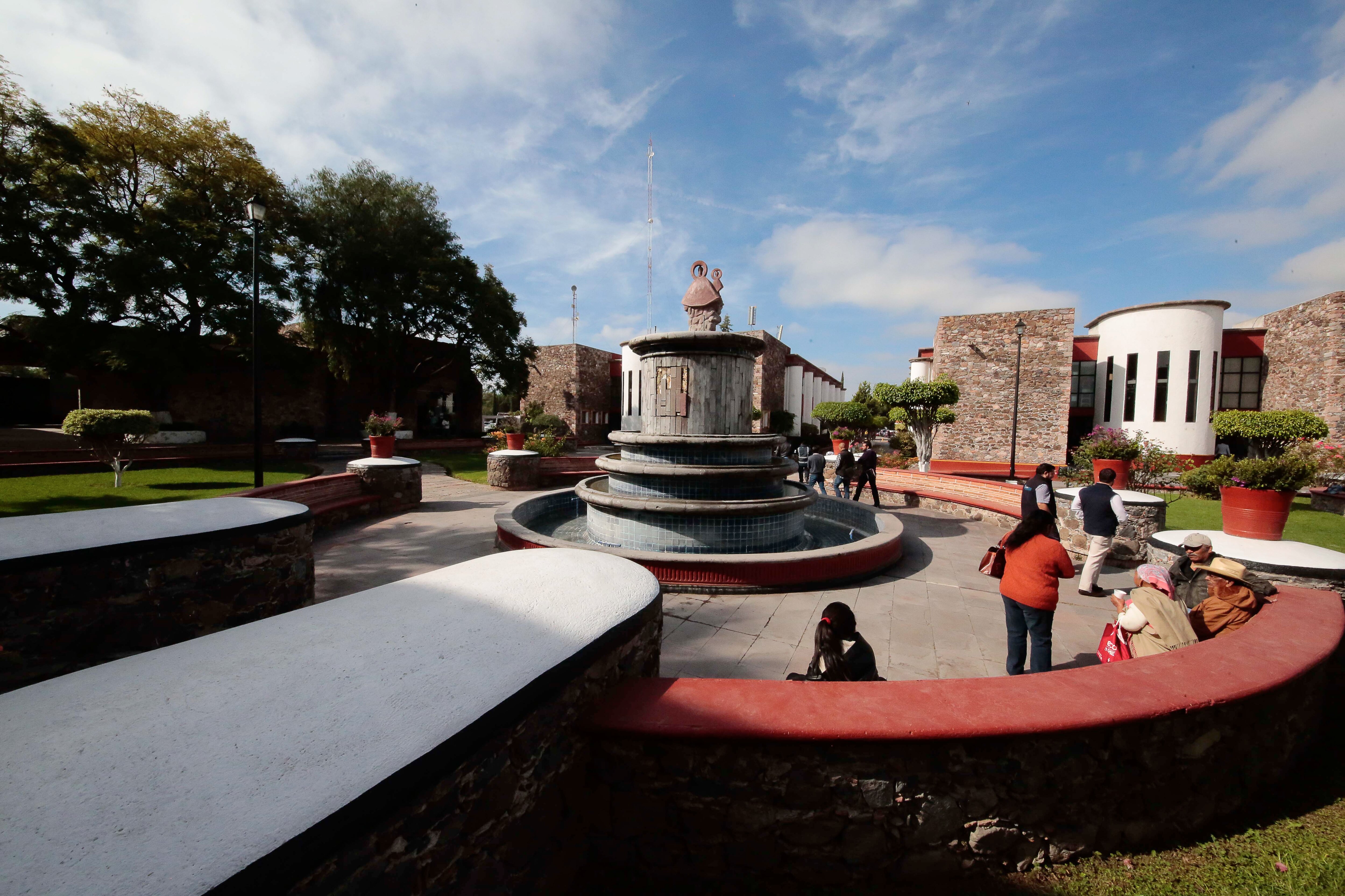 Las multas en contra de los contratistas inhabilitados van desde los 3 mil 500 hasta los 300 mil pesos y no podrán concursar por obra pública (ARCHIVO. EL UNIVERSAL)