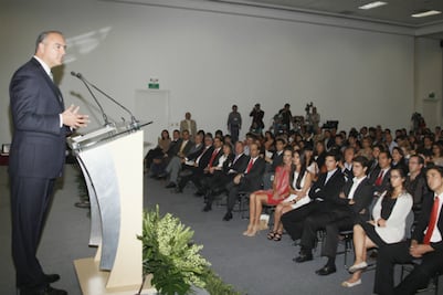 Imparte gobernador conferencia 