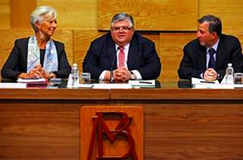 Banxico no cede contra presiones
