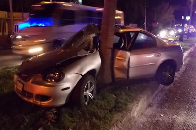 Aparatoso accidente en 5 de Febrero 