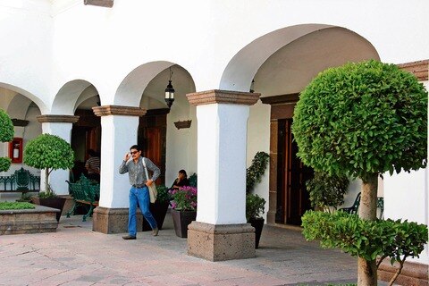 Paga SJR 140 mil pesos al mes de rentas