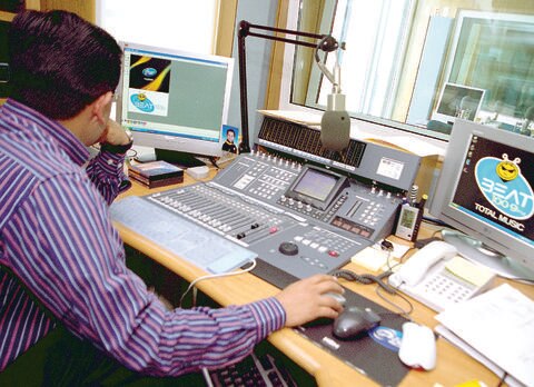 Derecho de espectadores divide