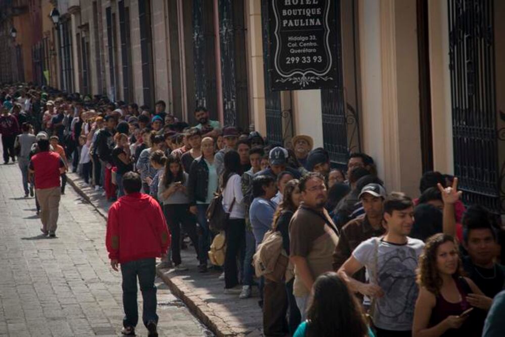 El Instituto de Cultura del Municipio de Querétaro informó que el espectáculo sería gratuito; sin embargo, para tener un “mayor control en el acceso” se haría la repartición de los accesos en las instalaciones del cineteatro Rosalío Solano (DEMIAN CHÁVEZ)