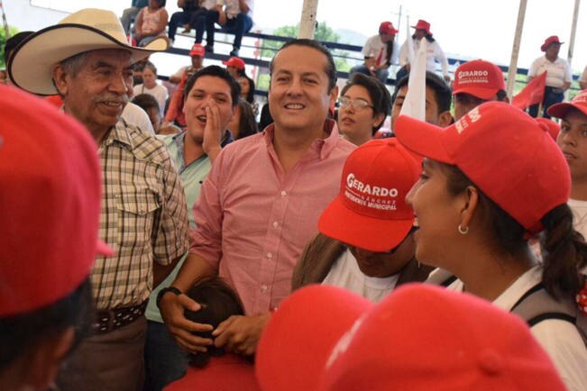 Tras acompañar al candidato a la alcaldía de San Juan, el aspirante al Senado acudió con Alonso Landeros, quien busca ser edil de Pedro Escobedo.