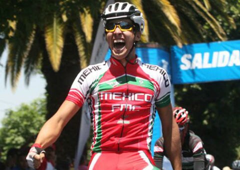 Héctor Rangel en lo más alto del podio