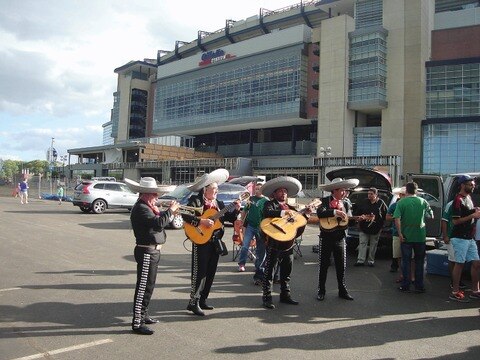 Al compás de melodías mexicanas, se eriza la piel en el hogar de ‘Pats’