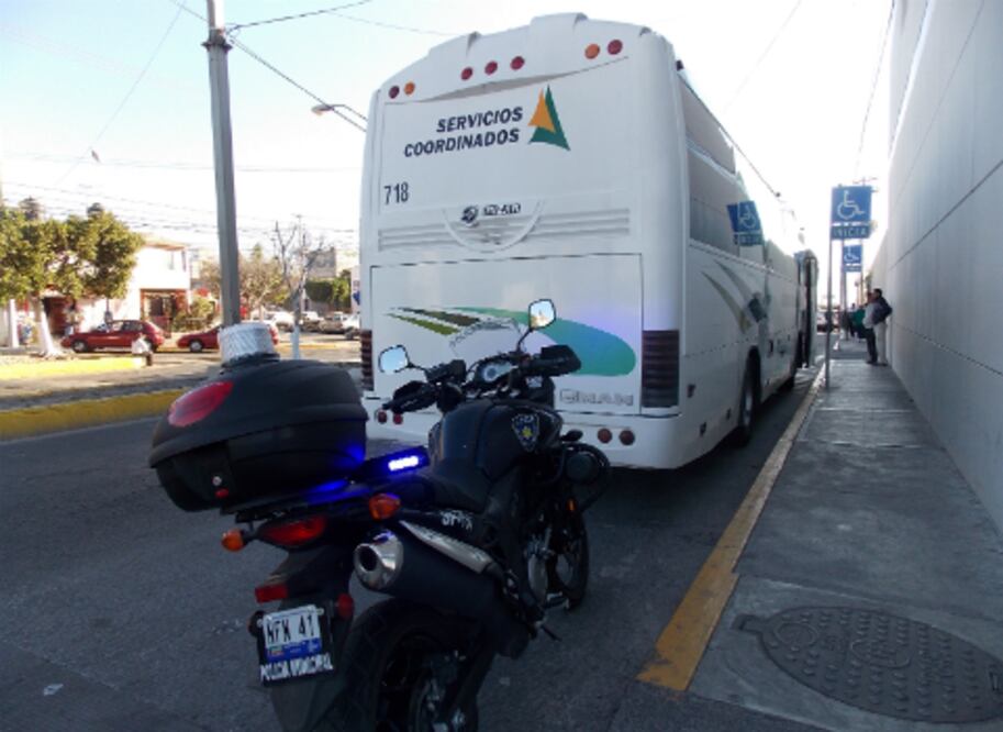 Detienen a dos sujetos por robo