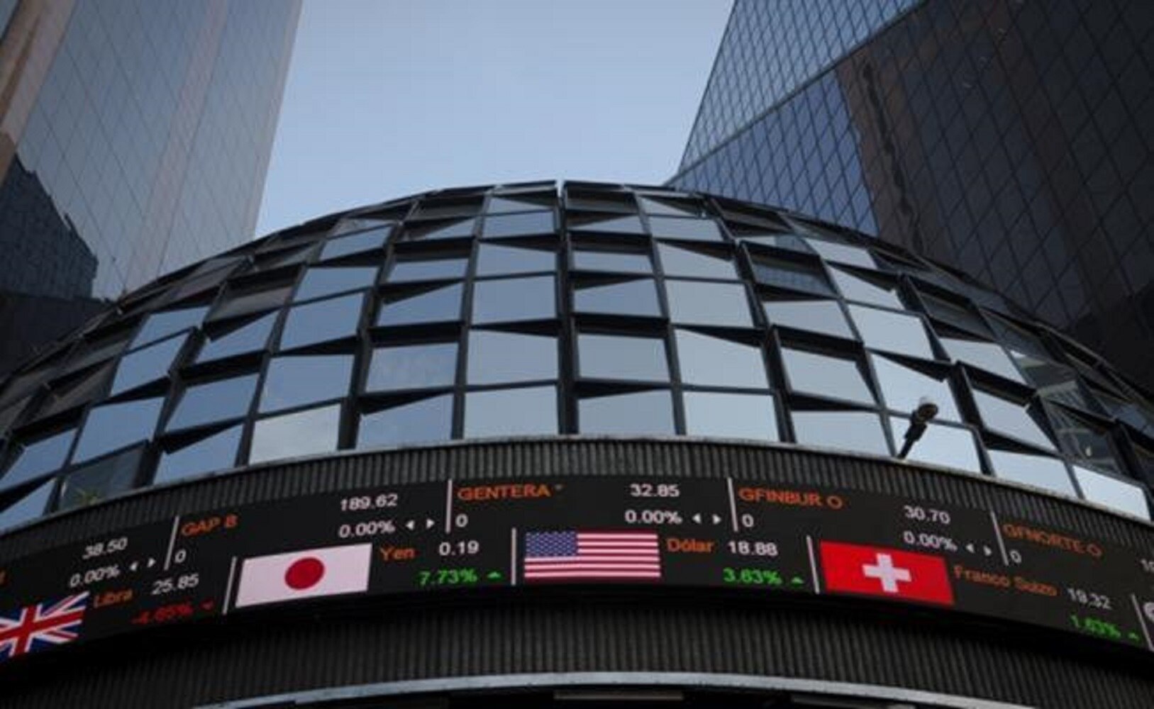 Peso y Bolsa Mexicana inician al alza, luego de semana de pérdidas