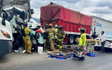 Reportan carambola de 7 vehículos en la autopista México-Querétaro