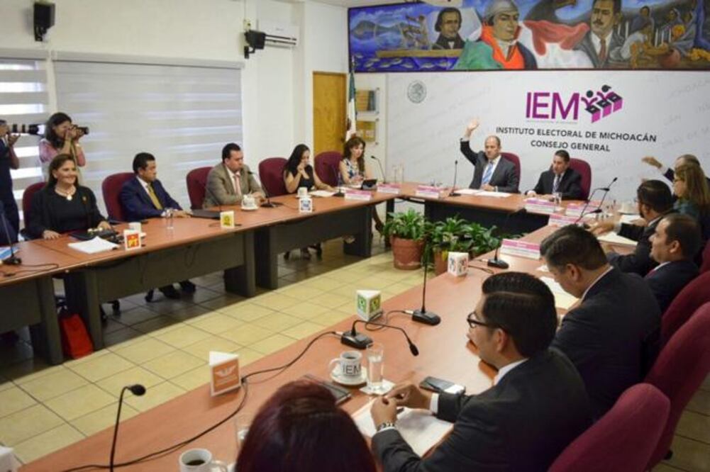 En el estado de Querétaro la disputa electoral federal se dará por cinco diputaciones de mayoría relativa y tres senadurías, además de que se renovarán los 25 espacios del Congreso local y los 18 Ayuntamientos. (ESPECIAL)