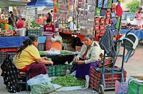 Siguen decomisos en mercados  y tianguis