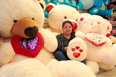 “Regalan peluches por la ilusión del primer amor”: Alejandra Morales