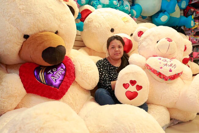 “Regalan peluches por la ilusión del primer amor”: Alejandra Morales
