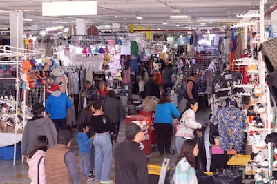 Comerciantes celebran 45 años del Tianguis La Cruz