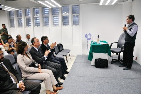 Personal de la PGJE recibe conferencia de causalidad