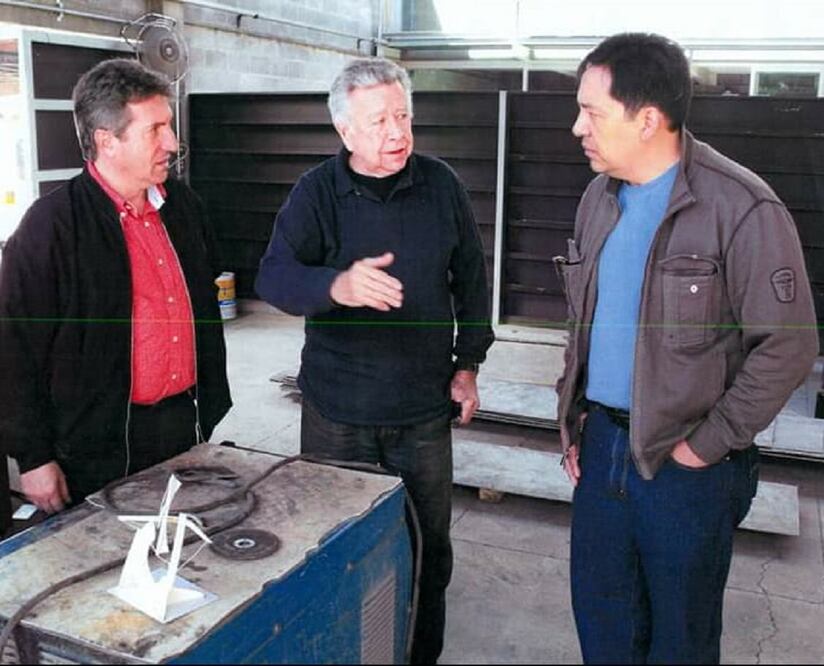 El arquitecto Jaime Font con Manuel Felguérez (al centro). Foto. Cortesía Jaime Font