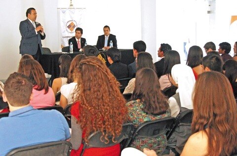 Piden a jóvenes estar cerca del Congreso