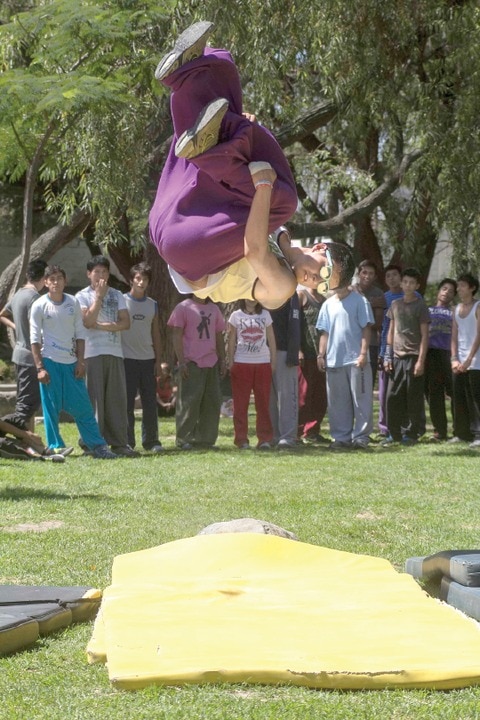 Nada detiene a los jóvenes Parkour