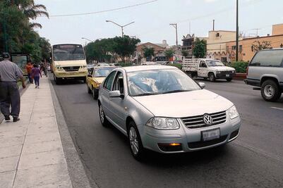 Llaman a optar por taxi común en lugar de Uber