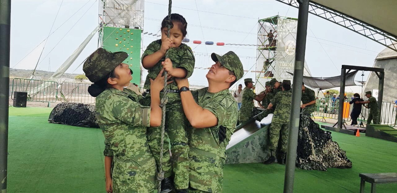 Menores con discapacidad fueron Soldados Honorarios