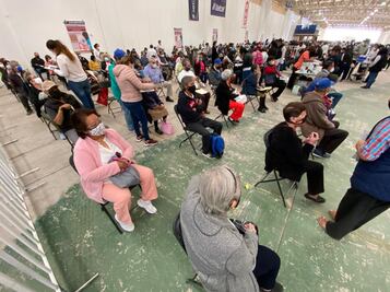 Inicia la vacunación de 25 mil adultos mayores en la capital de Querétaro